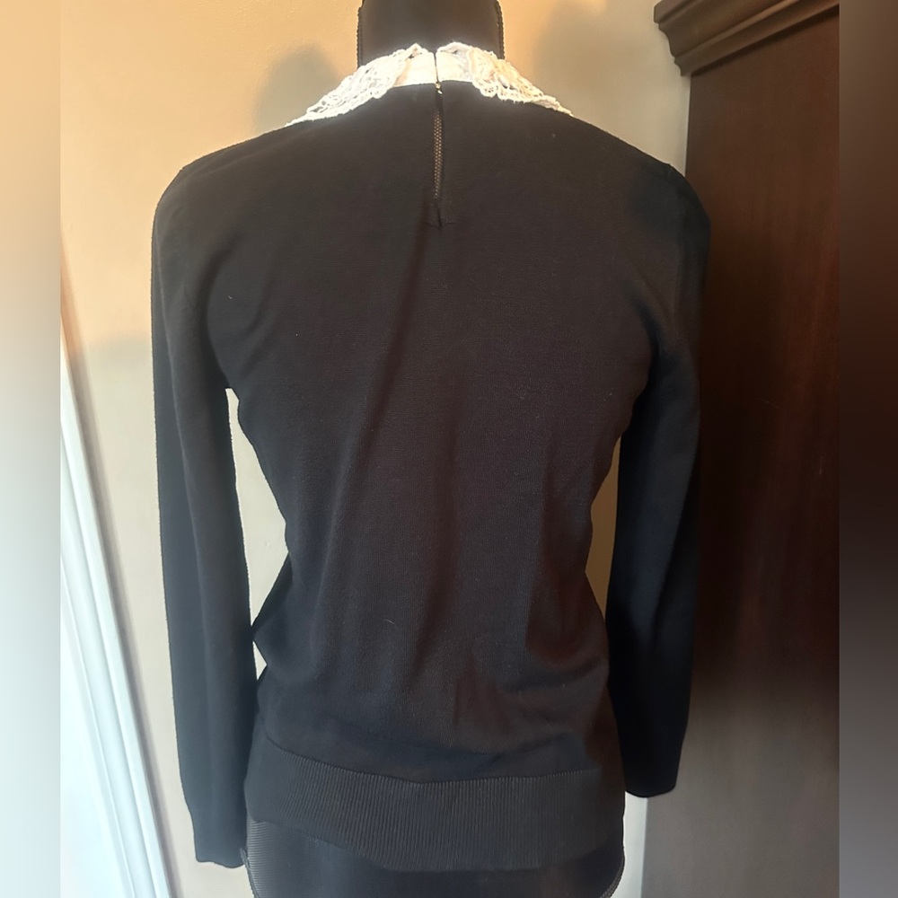 CABLE $ GAUGE Sweater with Lace Collar - Picture 4 of 10
